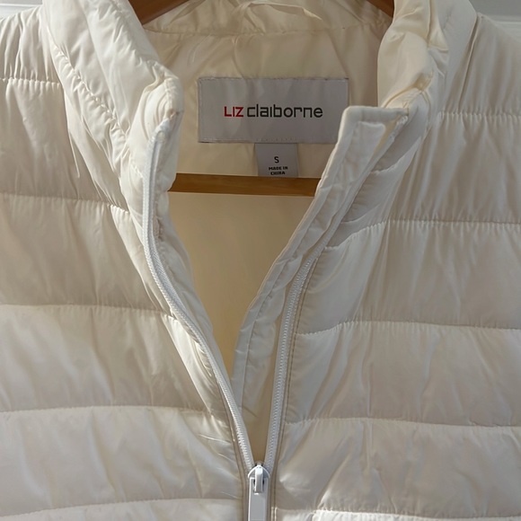 Liz Clairborne size small white puffer vest - Picture 2 of 4